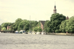 Leer-Wasser-und-Dom